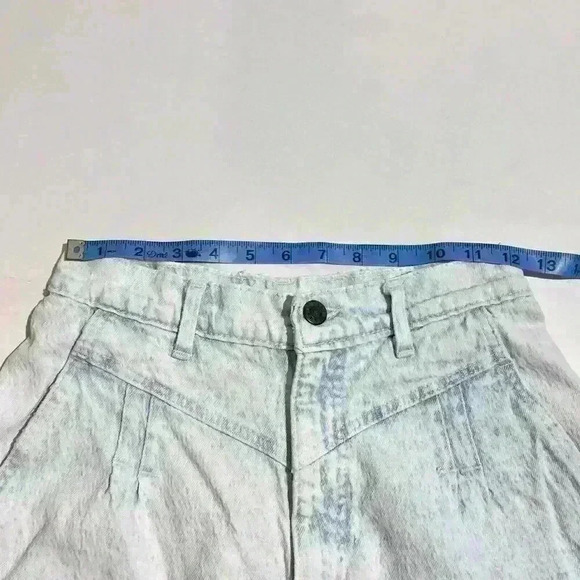 Vintage 80s Jean Shorts Pleated Blue Light Wash 24” Waist Bermuda Sunset Blues - Picture 5 of 11